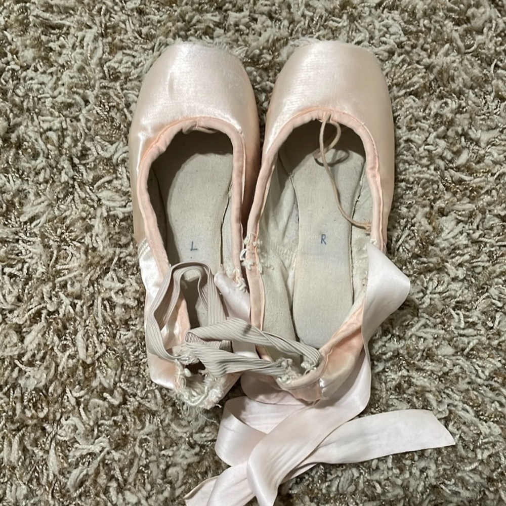 Private Listing of 5 pairs of pointe shoes